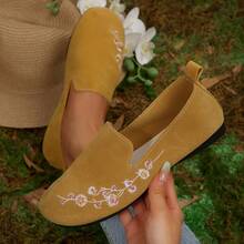 Spring/Autumn New Fashion Indoor/Outdoor Women's Flats, Lightweight Soft Comfortable Women's Shoes, Comfortable Embroidered Floral Fabric Women's Flats, Christmas/Holiday Style Women's Shoes