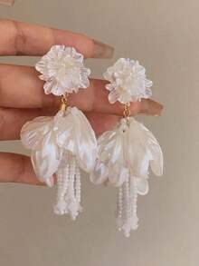1 Pair Retro Exaggerated Floral Faux Pearl Tassel Long Earrings For Women – Elegant Statement Jewelry Perfect For Parties, Banquets, Weddings, Or Special Occasions – Lightweight, Fashionable Accessory To Enhance Your Outfit - 白色 - 查看 1