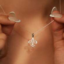 Stainless Steel Classic Queen Style Necklace For Women Fleur De Lis Pendant Necklace Gift For Her - Vòng cổ 1 - Xem 2
