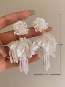 1 Pair Retro Exaggerated Floral Faux Pearl Tassel Long Earrings For Women – Elegant Statement Jewelry Perfect For Parties, Banquets, Weddings, Or Special Occasions – Lightweight, Fashionable Accessory To Enhance Your Outfit - 白色 - 查看 3