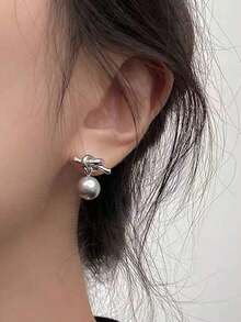 "1 Pair French Minimalist Small Faux Pearl Stud Earrings For Women – Luxurious And Elegant Everyday Jewelry, Perfect For Dates, Casual Or Special Occasions, Timeless And Chic Design To Complement Any Look" - 灰色 2 - 查看 3
