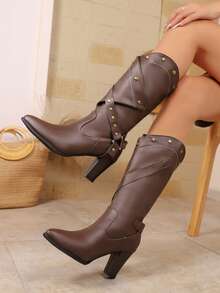 2025 Bottes hautes style western rétro à talons hauts avec boucle métallique personnalisée. Bottes à talons hauts mode marron pour femmes en automne/hiver, style western avec boucle métallique - Tabac - Voir 4