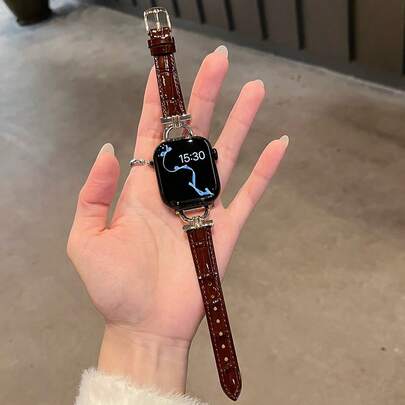 时尚品牌 D 字母金色金属装饰软皮表带，适用于 46mm 38mm 40mm 41mm 42mm 44mm 45mm 49mm；优雅女士珠光皮革替换表带，适用于 Series 11 10 9 8 7 6 5 SE Ultra 2；时尚配饰，适合女孩，圣诞节和情人节礼物。