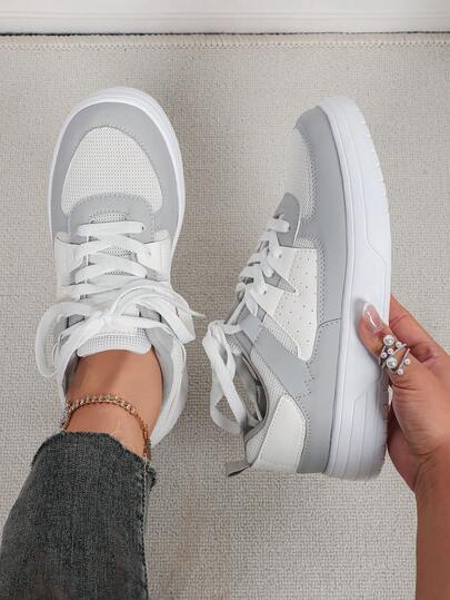 简约清新白色拼接浅灰色网布组合休闲滑板鞋，透气平底舒适耐穿，适合旅行、度假、送礼，透气圆头系带休闲鞋，女士户外徒步鞋