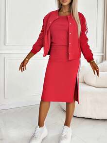 ChicMe Conjunto de 3 piezas para mujer con chaqueta de béisbol de rayas y parches, chaleco de punto acanalado y falda con abertura lateral, estilo casual y de Y2K - Rojo - Ver 3