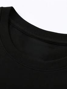 Camiseta de manga corta con cuello redondo para mujer con estampados navideños, incluyendo renos, regalos y lazos rojos, así como muñecos de nieve, copas de vino, gorros de Navidad y hombres de jengibre. Estilo urbano, camiseta estampada de manga corta, prenda casual y linda, moda femenina, ideal para Navidad y Año Nuevo, lavable a máquina, estilo deportivo con cuello redondo, diseño casual, perfecta para combinar en pareja, apta para todas las estaciones, transpirable y absorbente de sudor, adecuada para correr y hacer senderismo.[eos] - Negro - Ver 3