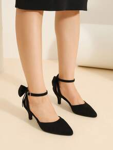 MAIERNISI JESSI Women's Wedding Evening Party Bow Kitten Heels Pumps Ankle Strap Buckle Dress Shoes - 黑色絨面 - 查看 3