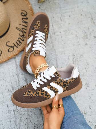 休闲学院风办公室/学校系带豹纹棕色拼接平底运动鞋，复古时尚户外运动跑步鞋，尺码偏大