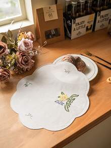 Cirelle 1pc/Multi-Pack White Embroidered Vintage American Style Fabric Coasters, Vase Mats, Decorative Mats, Floral, Minimalist, Practical For Daily Use, Parties, Holidays - White - View 1