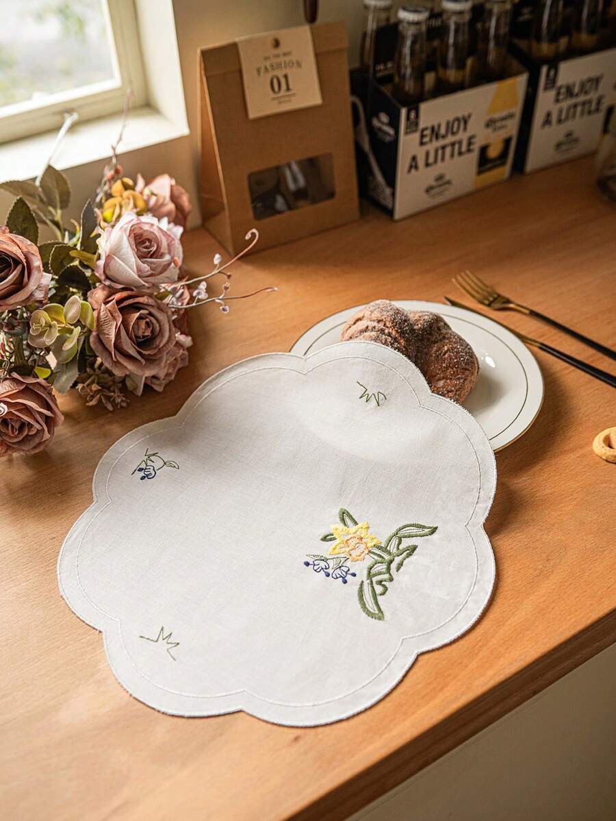 Cirelle 1pc/Multi-Pack White Embroidered Vintage American Style Fabric Coasters, Vase Mats, Decorative Mats, Floral, Minimalist, Practical For Daily Use, Parties, Holidays - White - View 1
