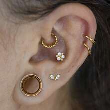 Giga 1PC ASTM F136 Titanium Flower CZ Opal Cartilage Earring 16G Threadless Helix Tragus Stud Nose Lip Flat Back Labret Piercing Women Jewelry Earring Studs Classic