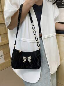 全新时尚休闲女式 PU 纯色黑色/咖啡色/卡其色蝴蝶结金属配件腋下零钱包化妆包 - 黑色 - 查看 4