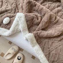 1 chiếc chăn trải giường và ghế sofa có thể đảo ngược - Chăn dày họa tiết kim cương hình học dùng được cho mọi mùa, Chăn ấm áp màu đen có thể giặt bằng máy cho giường, ghế sofa hoặc trang trí nhà cửa, Chăn trải cho ghế sofa, Vật dụng thoải mái đa năng, Họa tiết có kết cấu, Vải chất lượng cao - Cà phê nâu - Xem 9