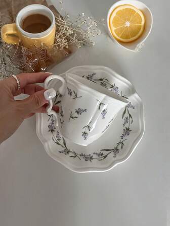 240ml fransk retro lavendel tekopp och fatset, blommig lantlig stil kaffekopp och fatset, hem afternoon tea-kopp, keramikkopp, födelsedagspresent till elever och lärare, keramikkopp souvenirmugg