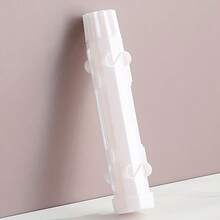 Tragbare, robuste Kunststoff-Sushi-Zubereitung-Werkzeug, geeignet für Camping - einfache Bedienung, ideal für Anfänger, einzigartiges Raketentube-Design Küchen-Form - leicht und kompakt, ideal für Outdoor-Picknicks und Küchen-Zylinder-Sushi-Zubereitung-Maschine Schnell-Sushi-Bazooka Japanische gerollte Reis-Fleisch-Form Reisball-Form Küchen-Bento-Zubehör