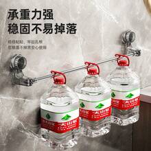 这款浴室毛巾架采用可伸缩吸盘设计，配备镀铬双杆吸盘，节省空间，可壁挂安装，是理想的浴室收纳架。可伸缩杆设计使其成为圣诞节和万圣节的完美礼物之选。