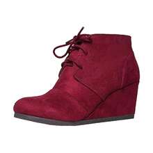 Roxy Women's Suede Wedge Ankle Booties – Lace-Up Tan Boots For Fall Fashion, Christmas Gift, Casual Outfits, Workwear, Office Looks, Comfortable Everyday Shoes - 勃根地酒紅色純素絨面革 - 查看 2