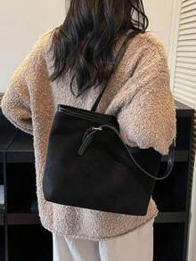 الحقيبة الكتفية الجديدة ذات السعة الكبيرة مصنوعة من قماش المخمل وتتميز بتصميم مقبض مزدوج. إنها حقيبة عمل أنيقة وطليعية، مناسبة لمختلف المناسبات مثل التسوق والتنقل والمهرجانات والحفلات والأنشطة الخارجية. ويمكن أيضًا إهدائها كهدية لأصدقائك.