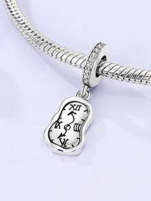 1 件原创设计银色复古北欧符号吊坠 - 维京长船、世界树和锚吊坠，氧化复古工艺，尽显古朴韵味。精心制作的珠子，镌刻精美图案，是 DIY 首饰制作和手链叠戴的理想之选。银质材质不易褪色，是馈赠佳品，也是百搭饰品，适合休闲和正式场合佩戴。 - 銀色 - 查看 2