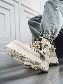 Botas para hombres, nuevo estilo británico casual de otoño/invierno con suela gruesa, zapatos de caña alta, botas de trabajo con decoración de flecos para motocicleta