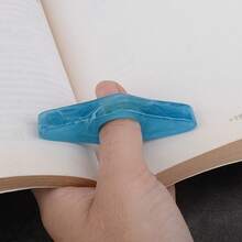 1pc Resin Bookmark Bookshelf Reading Aid Creative Thumb Book Support - Brown - View 10