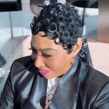 Krótkie peruki dla kobiet z ludzkich włosów, kręcone fale, peruki pixie z grzywką, peruka pixie z ludzkich włosów, peruka bez koronki z przodu, peruka z ludzkich włosów na kostiumy na Halloween, do codziennego użytku, w pełni maszynowo wykonana, peruka warstwowa, peruka do wymiany włosów, peruka "Załóż i idź"