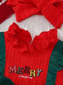 2 Stück Baby Mädchen Weihnachts-Outfits: Rot gestrickter Jacquard Rüschenkragen bestickter Buchstaben Langarm-Oberteil kombiniert mit grünem Schleifen-Weihnachts-Muster 2-in-1 Trägerkleid, mit rotem Jacquard-Stirnband, Frühling/Herbst