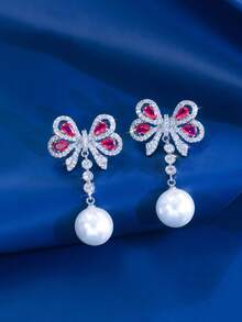 一对优雅设计的蝴蝶结红色立方氧化锆长珍珠吊坠耳环，适合订婚派对佩戴，镀银首饰 - 紅色 - 查看 5