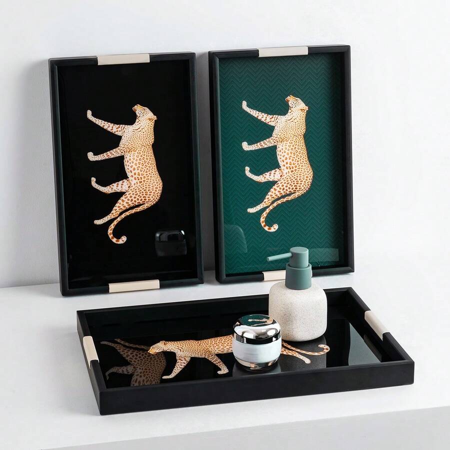 艺术豹纹方形镜面托盘，铁艺装饰收纳托盘，配有防滑皮革提手，透明亚克力装饰镜面，多功能收纳托盘，可放置珠宝、化妆品、蜡烛、钥匙、太阳镜等物品，优雅动物纹梳妆台收纳盒，装饰性家居托盘，适用于咖啡桌、梳妆台、台面，节日礼盒包装，是馈赠亲友的理想之选，亦可用于房间装饰。