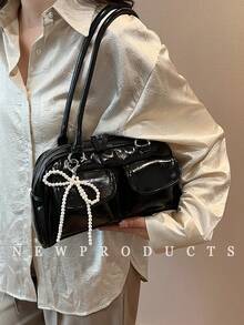 1 件 CHAIKA & KILTER 纯色亮面 PU 皮革单肩包，女士时尚多口袋大容量波士顿保龄球包，拉链开合，适合日常和户外使用（与吊坠一起出售）