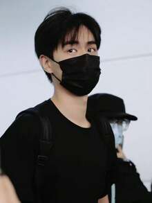 50个蓝色一次性三层防护口罩，独立包装，适用于户外、骑行、医院、建筑工地、疾病、无需化妆的外出，成人及