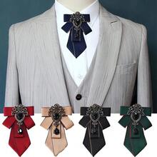 高端时尚领结、胸花、蝴蝶结和胸花。配有松紧带，方便佩戴和脱下。适合新郎和伴郎佩戴，适合派对和夜总会的西装，以及日常搭配。