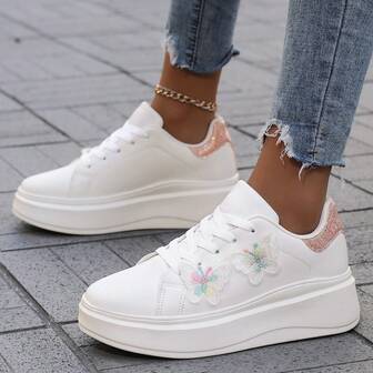 Trendiga fjärilsdesignade plattformsneakers med tjock sula