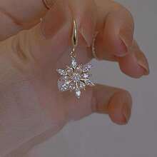 1 Đôi Hoa tai mặt dây chuyền bằng hợp kim hình bông tuyết tinh tế, Thích hợp để đeo hàng ngày hoặc tụ họp, Làm quà tặng Giáng sinh cho phụ nữ, Giáng sinh - Nhiều màu - Xem 6