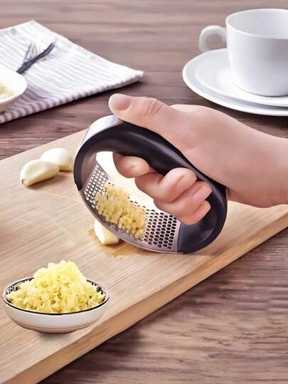 1 Prensa de ajo - Diseño de anillo, artefacto de trituración de ajo, herramienta de machacado de ajo, una presión en pasta, placa de prensado engrosada, multifunción, fácil de limpiar, ahorro de trabajo y ahorro de tiempo, adecuado para el hogar, la cocina, el restaurante, el hotel, el camping, la fiesta, diseño de mango cómodo, fácil y rápido para hacer pasta, herramienta de cocina doméstica, se puede colgar sin ocupar espacio, artículos de cocina agrandados y engrosados, accesorios de cocina, utensilios de cocina