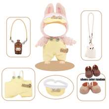 Latzhose, Hutset mit Wasserflasche Anhänger, Hund Anhänger, Schuhe (ohne Plüschpuppe, nur Kleidung und Accessoires)