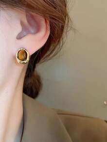 1 Pair Vintage French Style Round Faux Tiger Eye Stone Maillard Clip-On Earrings, Minimalist Geometric Design For Non-Pierced Ears - Yellow Gold - View 9