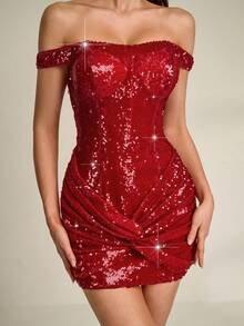 Elegancka i wykwintna suknia wieczorowa Astony One z dekoltem bez ramiączek, talią ozdobioną delikatnymi cekinami, krótką spódniczką podkreślającą figurę i seksownym, odkrytym tyłem. Idealna na Boże Narodzenie, Sylwestra, Święto Dziękczynienia, imprezy, wakacje, przyjęcia koktajlowe i jako strój dla gości weselnych.