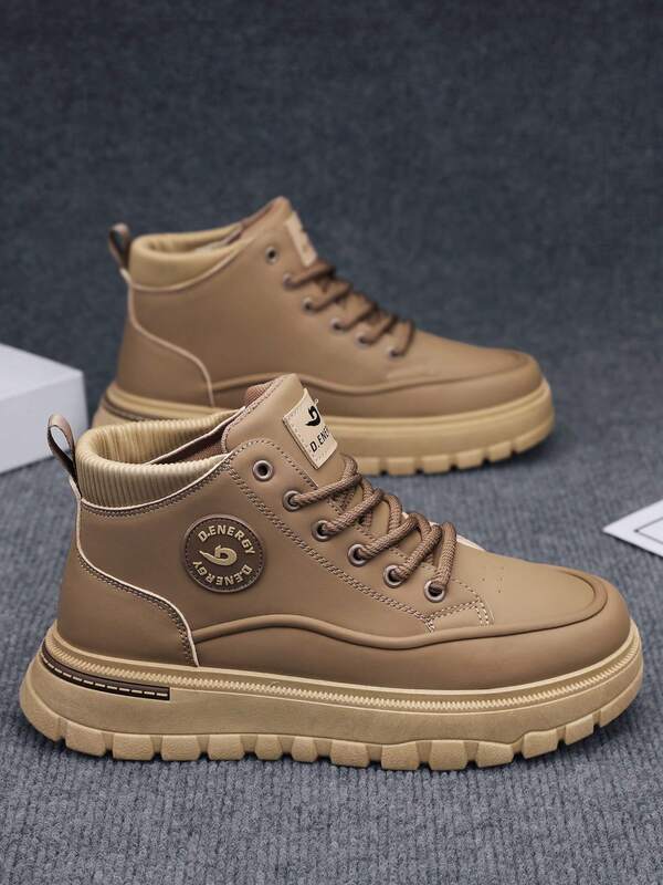 Botas altas para hombres, nuevas botas casuales de media pantorrilla con suela de goma y forro de felpa para otoño y primavera, color negro esponjoso, con ojetes metálicos de estilo occidental y cordones, que combinan bien con vaqueros