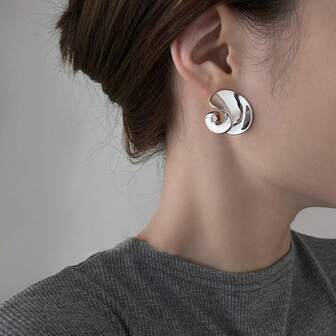 1 Pair Minimalist Silver Spiral Stud Earrings