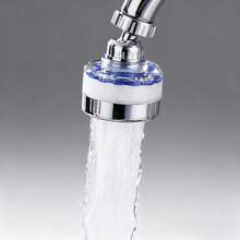 Filtro de agua compacto para grifo, diseño de tamaño pequeño que no ocupa espacio adicional, la instalación no afecta la rotación normal del grifo ni el ajuste del ángulo del flujo de agua, satisface las necesidades diarias de agua para lavarse las manos, arreglarse, limpiar encimeras, etc. El reemplazo del cartucho del filtro también es conveniente, puede filtrar con precisión sedimentos, óxido, cloro residual y otros contaminantes del agua, también absorbe sustancias decoloradas, simplemente desenrosca ligeramente la carcasa del filtro, reemplaza el cartucho del filtro viejo por uno nuevo.