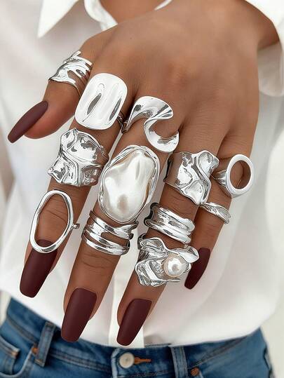 Set de 12/6 anillos de metal con diseño geométrico, volantes y perlas falsas en estilo vintage elegante y delicado para fiestas. Diseño de líneas geométricas adecuado para uso diario, fiestas y vacaciones de mujeres. Apilables y versátiles, un regalo perfecto para días festivos.