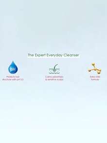 Sebamed Shampoo para uso diário 400 ml, espuma fina, limpeza suave, cuidado com o couro cabeludo, suaviza os cabelos, fórmula levemente ácida com pH 5,5, ajuda a manter a saúde do couro cabeludo, adequado para couro cabeludo sensível. 400 ml/13,53 fl.Oz