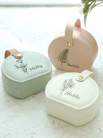 1 st. anpassad smyckesväska, personlig resesmyckesask, anpassad smyckesask med namn och födelseblomma, liten fyrkantig örhängenorganisatör med handtag, brudtärna, bröllopspresentask för systrar och vänner, födelsedag, bröllop, mors dag, alla hjärtans dag, fest, anpassade små presenter, multifunktionell, dekorativ, återanvändbar, utsökt, snygg, högkvalitativ, elegant livsstil, konstfullt livsstil