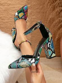 Chaussures à talons hauts pour femmes, confortables et pour les sorties, les banquets et les fêtes. Bout pointu, couleurs disponibles : noir, jaune, bleu, vert, fuchsia, motif peau de serpent multicolore. Bride unique, talons épais ajourés.