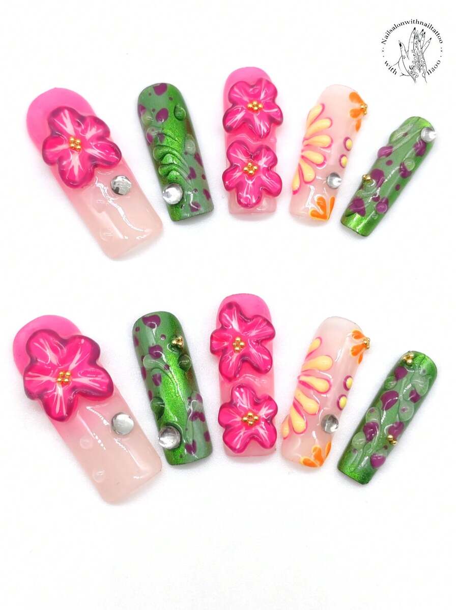 10 pezzi di unghie indossabili realizzate a mano, lunghezza 33mm, sfumatura di rosso, rosa e bianco, abbinamento di colore verde, fiori rossi in rilievo, decorazioni con cristalli trasparenti, stami dorati a sfera, stile estivo e autunnale, adatte per il tempo libero quotidiano, vacanze, balli, banchetti, feste, spettacoli e altre attività.