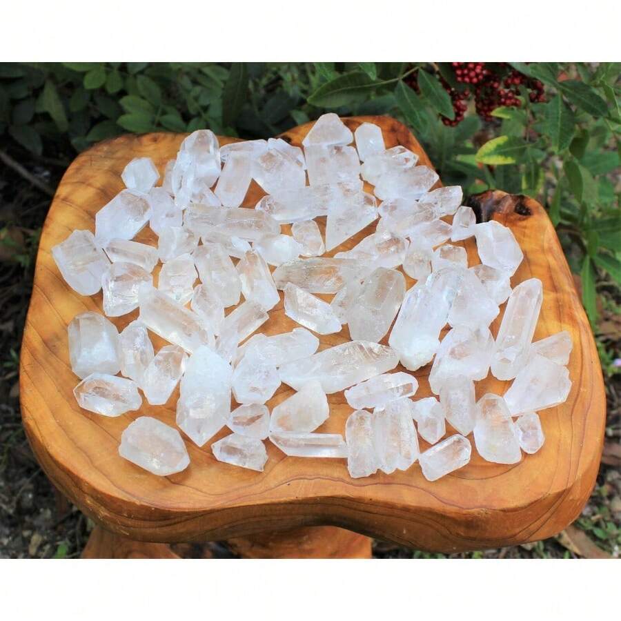 Lot Of 3 Large Clear Quartz Point Crystals (1"-1.5"). These Natural Clear Quartz Points Boast Bright Transparency And Sharp, Well-Formed Tips, With Each Piece Measuring Between 1" And 1.5" For A Substantial Presence. Retaining Their Raw, Organic Charm, They're Ideal For Crystal Collections, Elegant Shelf Displays, Or Adding A Luminous Touch To Small Craft Projects Like Terrariums Or Desktop Accents. - Clear - 查看 1