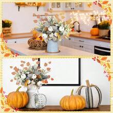 6 piezas de decoración de otoño artificial de 20 pulgadas con hojas de arce, calabaza, flores de otoño y tallos de bayas, centros florales falsos para mesa, decoración del hogar de Acción de Gracias - Gris y naranja - Ver 4