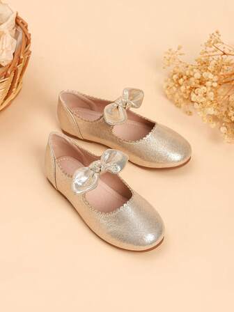 1 双时尚女孩蝴蝶结装饰平底户外休闲鞋，适合秋冬季