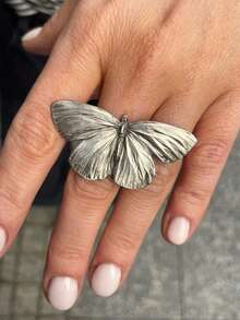 1 Piece Of Exaggerated Large Moth Butterfly Bohemian Style Metal Silver Ring Suitable For Women's Daily Commuting, Travel And Vacation Wear - Silver - View 5